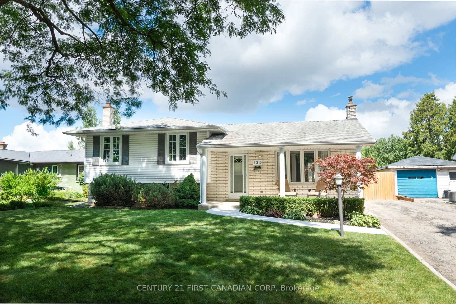 QUIET CRESCENT ! BACKING ONTO GREENSPACE !