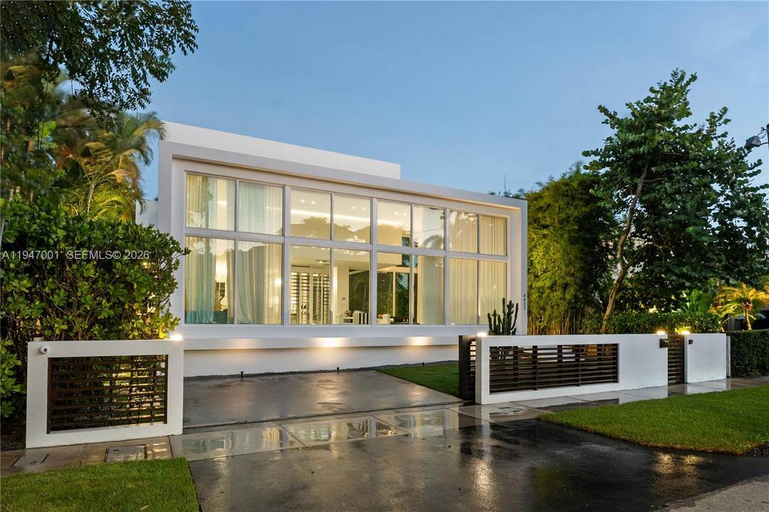 Welcome to 4433 N Bay Rd, a fully renovated, mint condition modern residence on Miami Beach s distinguished North Bay Road, known as Billionaire s Road.