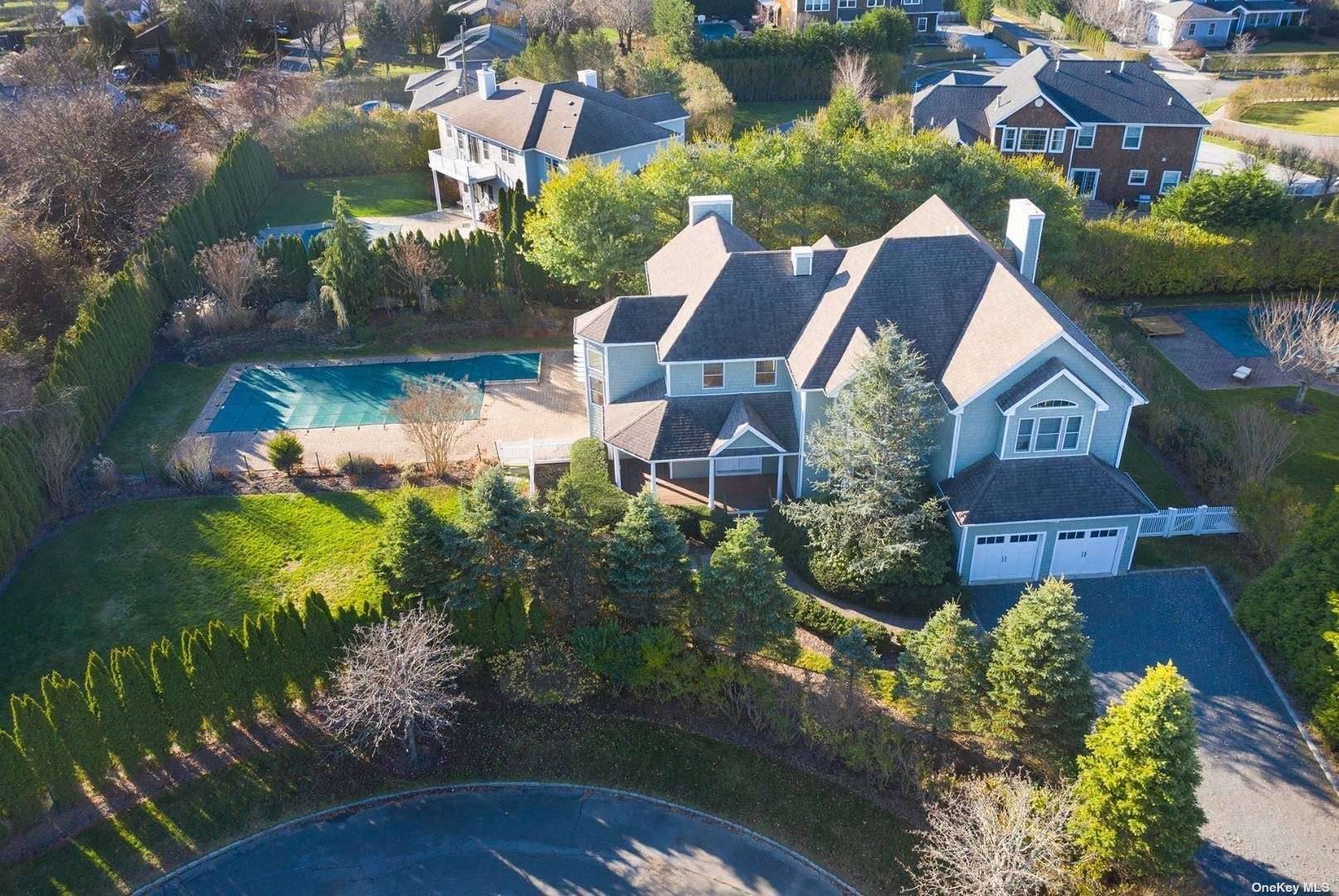 Spacious and impressive, this 6 bedroom 3 en suite, 5.
