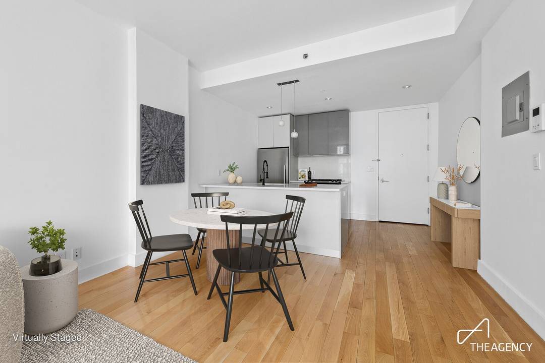 Discover The Yard at Hunter's Point Long Island City Modern comfort and refined design define Residence 8G at The Yard Condominium, a boutique, pet friendly condominium located in Hunter's Point, ...