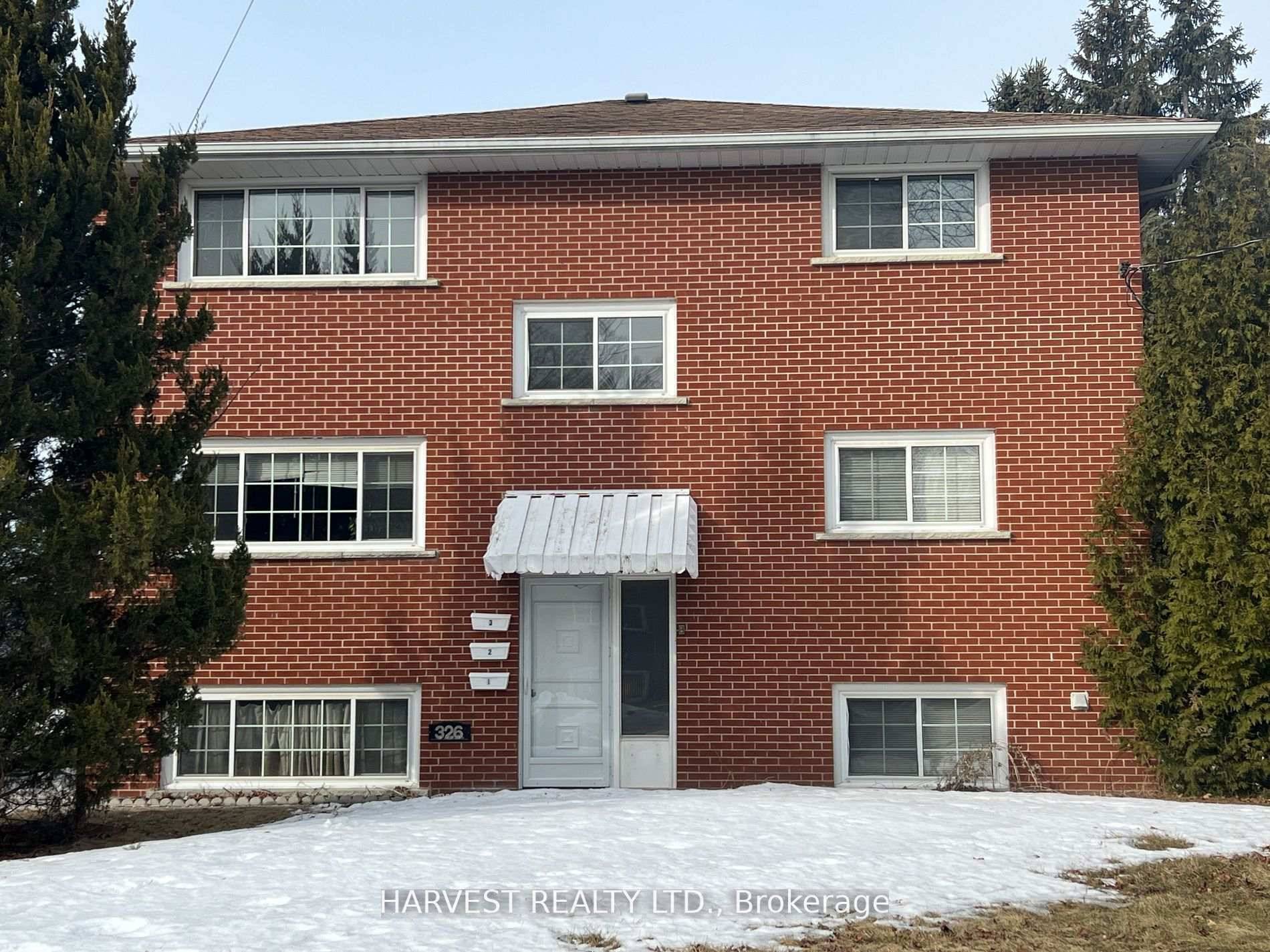Look no further. Your search for investment property has just ended in this LEGAL TRIPLEX CITY ZONING AVAILABLE.