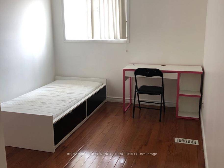 Cozy and newly renovated bedroom for lease on the 3rd floor in a quiet and safe neighborhood.