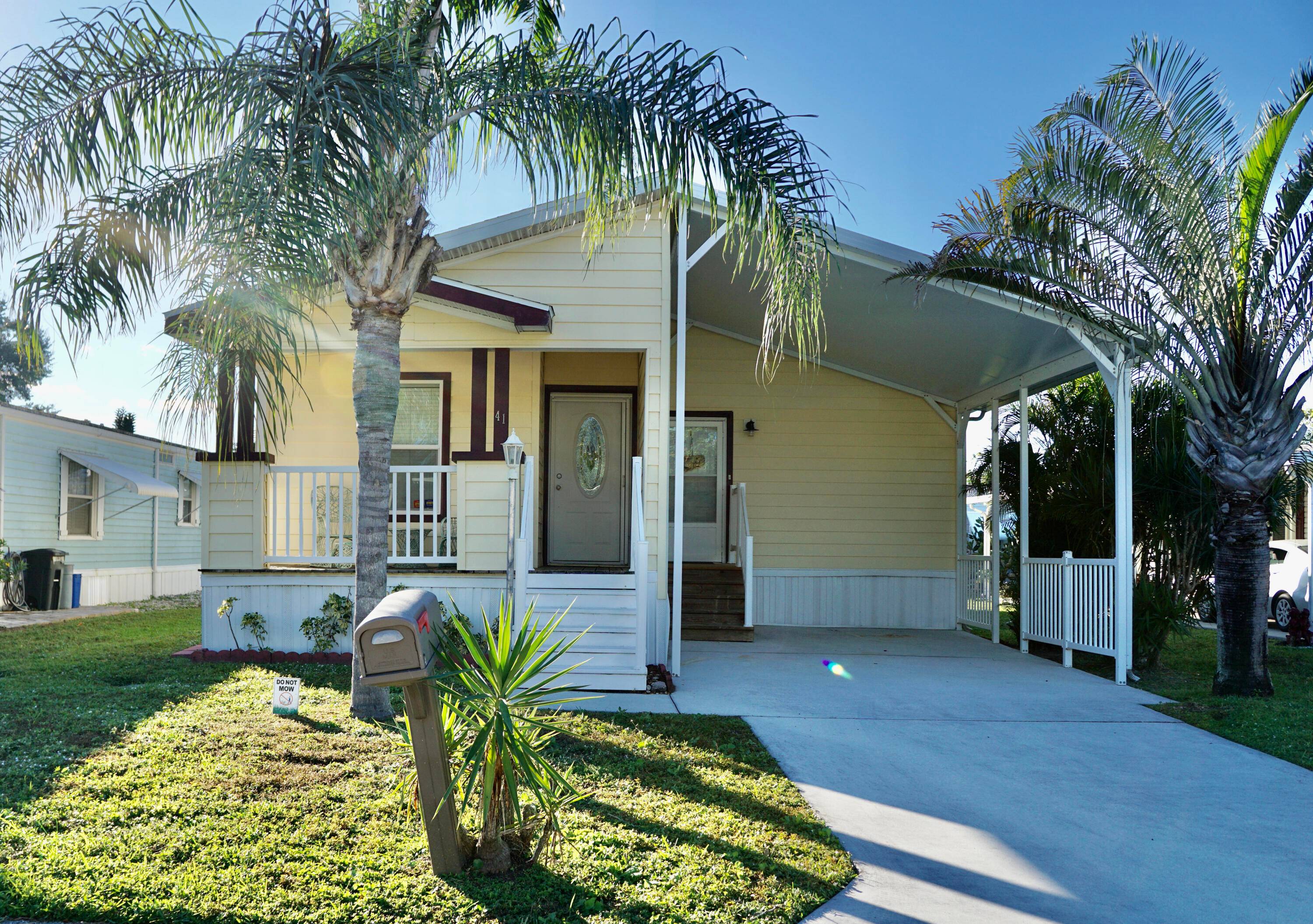 PET SECTION home in the highly sought after Spanish Lakes Golf Community.