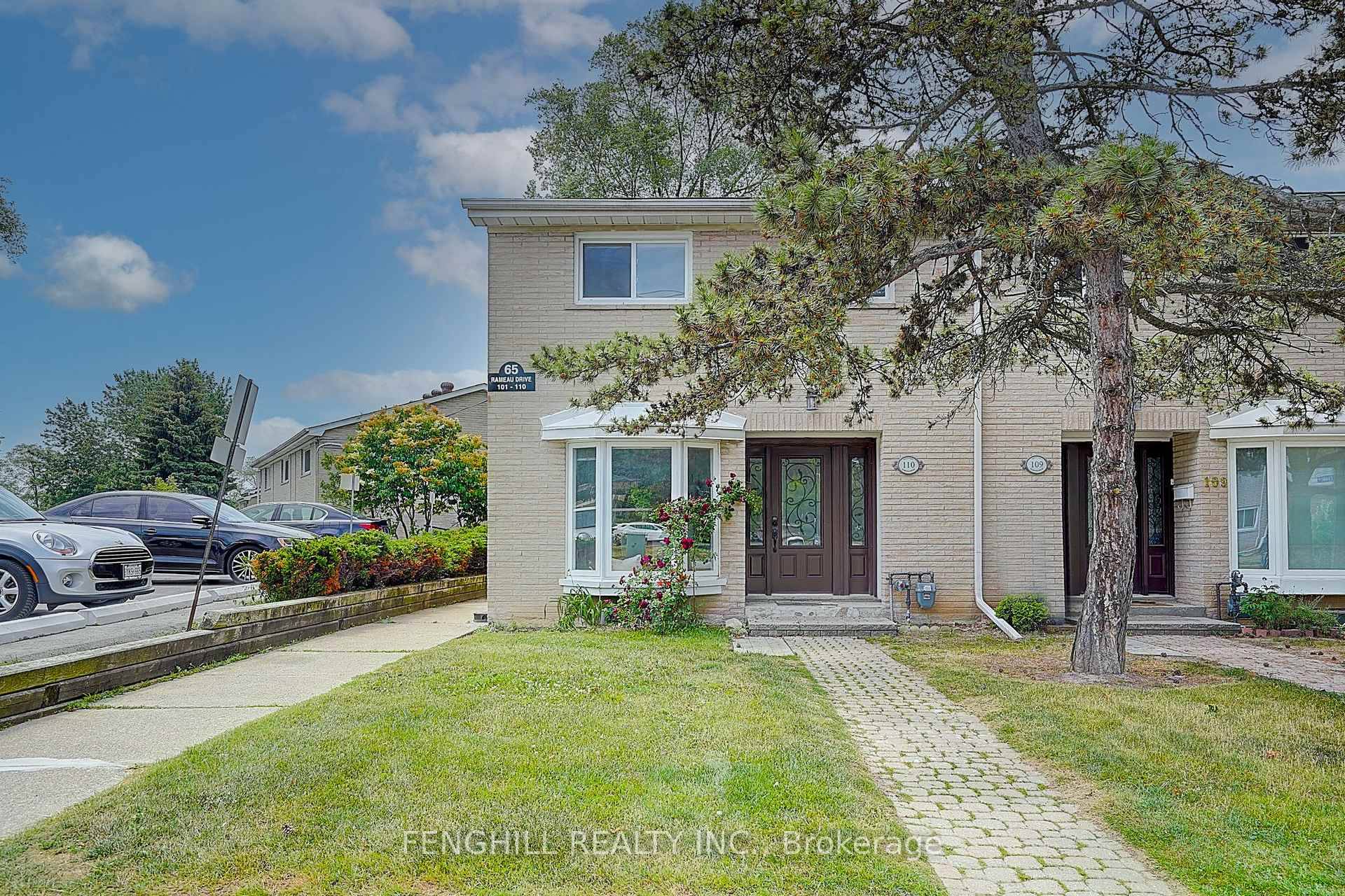 Beautiful Renovated End Unit 2 Storey Townhouse in Prime North York !