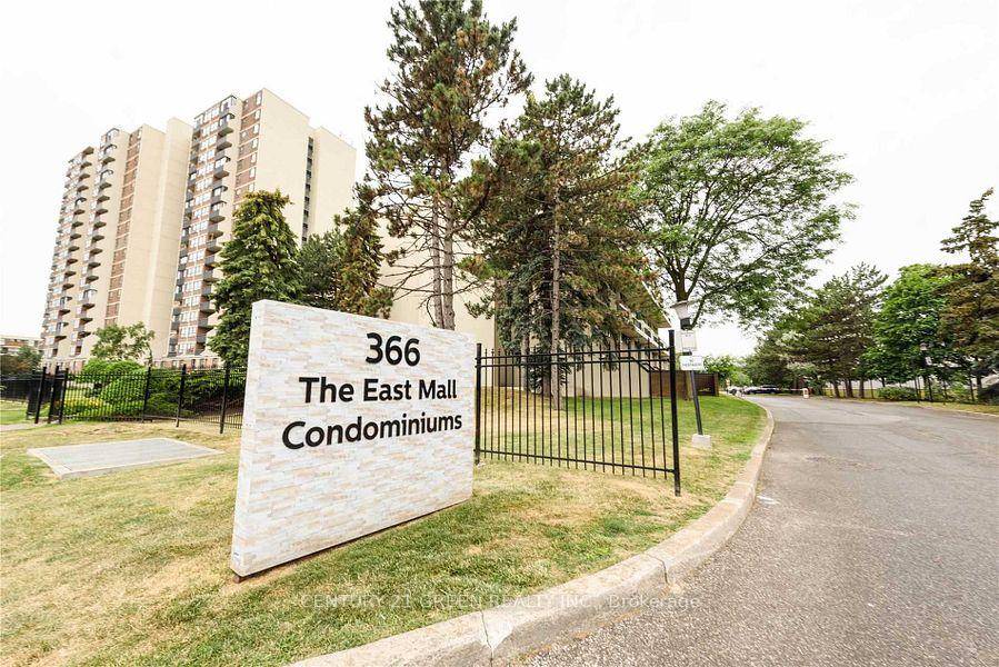 Discover the perfect blend of space, style, and convenience in this stunning 2 story condo townhouse, nestled in the heart of Etobicoke.