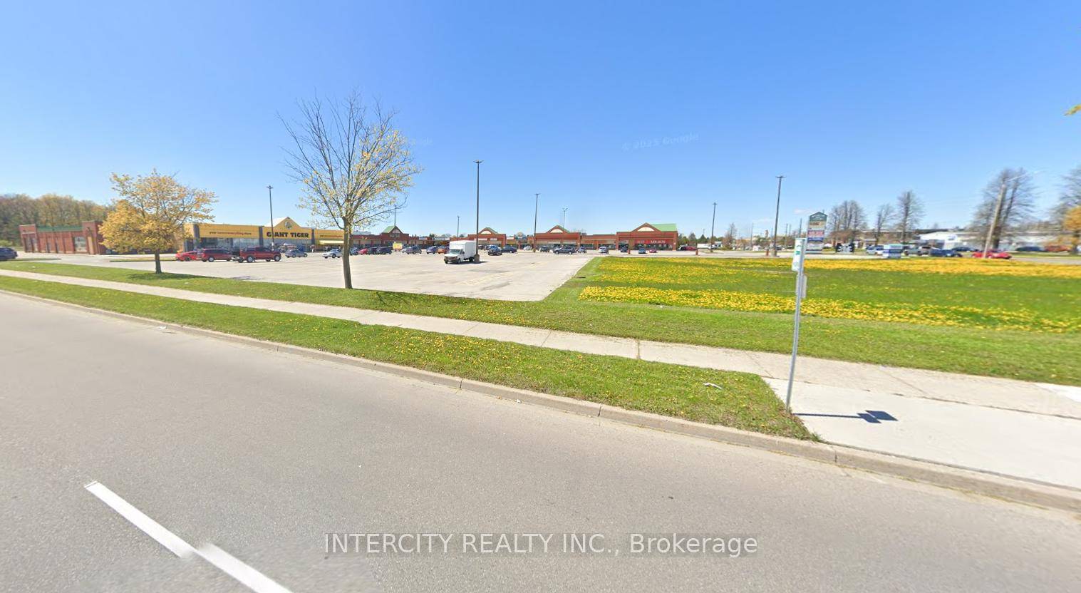 Excellent Location In 60, 000 Sq.