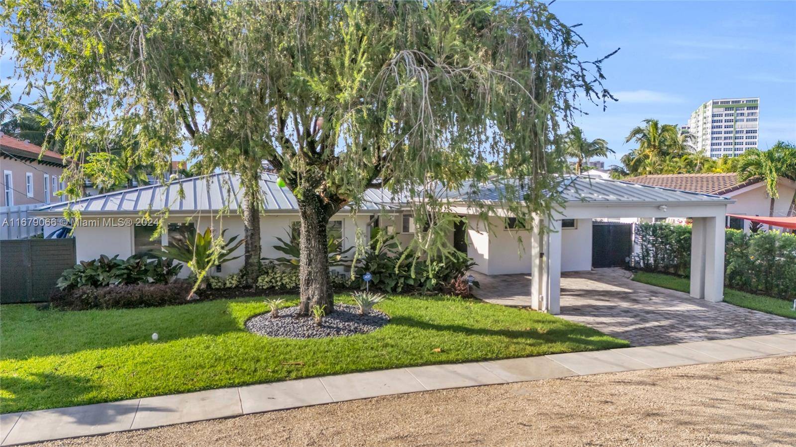 This boater s paradise offers 75 feet on the water amp ; is fully equipped for Florida living.