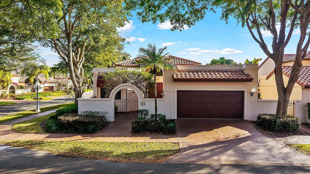 Annual Rental in Villa D'Este at Deer Creek 2850 Deer Creek Via Venezia Deerfield Beach Now available for annual, unfurnished lease in the highly sought after Villa D'Este at Deer ...