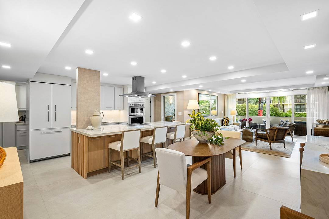 South facing 2 bedroom 2 bath with gorgeous Intracoastal views.