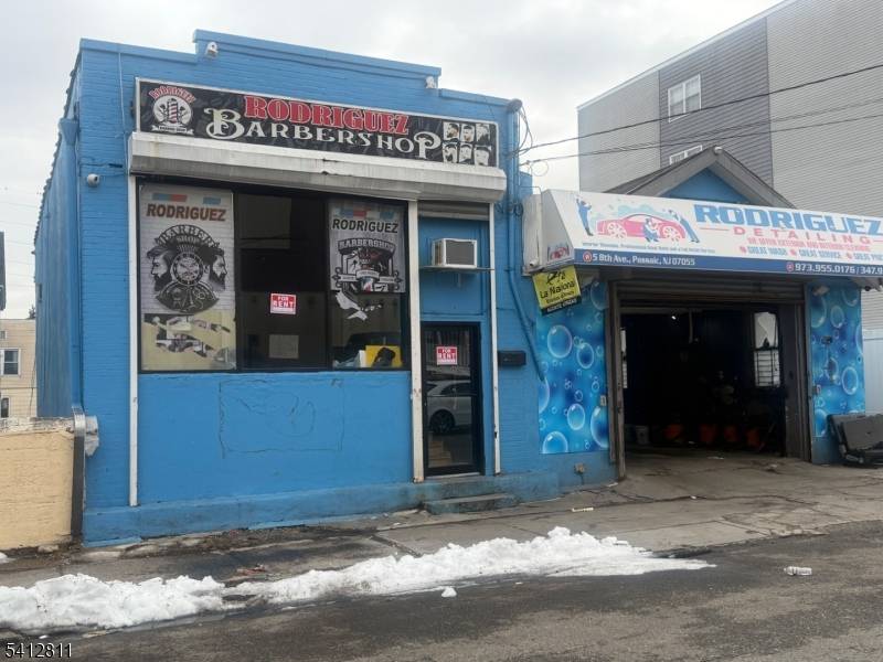 Discover a versatile property on 8th Ave in Passaic, perfect for your business !