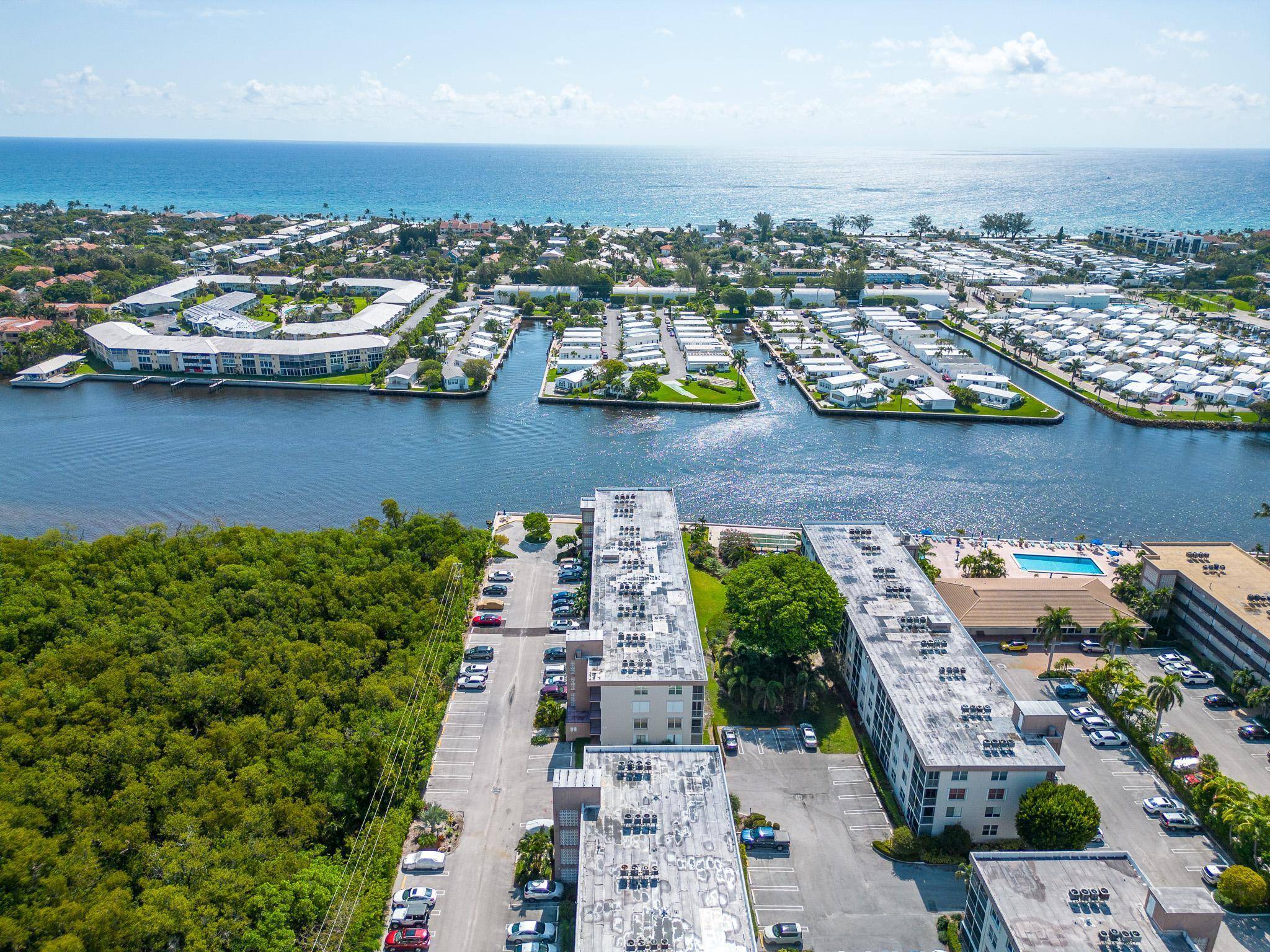 Come enjoy your life in this active 55 community located directly on the Intracoastal Waterway, 5 mins from the beach.