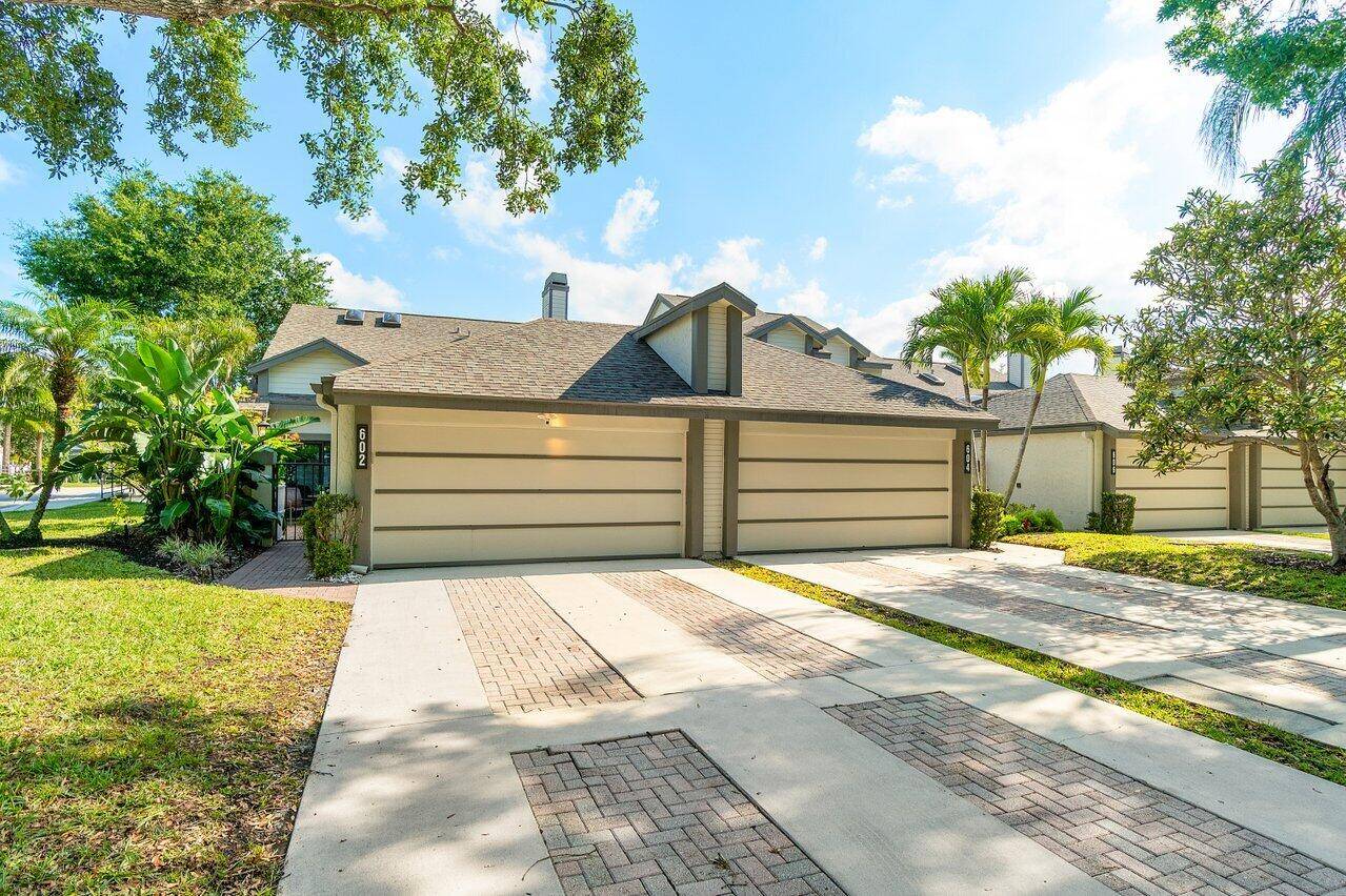 Spacious and open townhome in the beautifuly maintained and gated Riverbridge community.