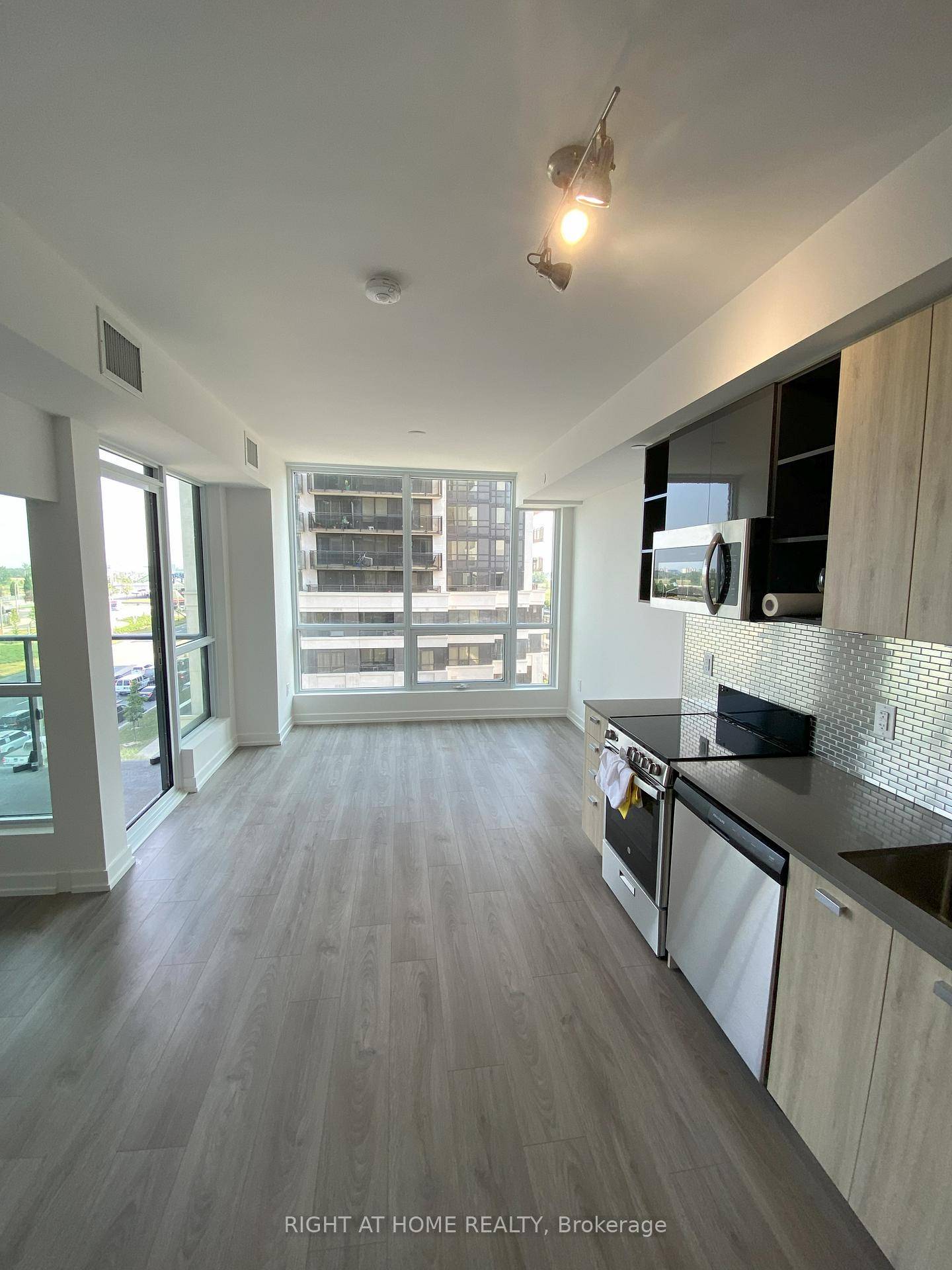 Welcome To Luxury Living At Avro Condominiums !