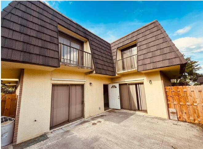 renovated. Great Property nice kitchen, spacious bedrooms, updated, Super location, close to everything shopping I 95, schools, etc.