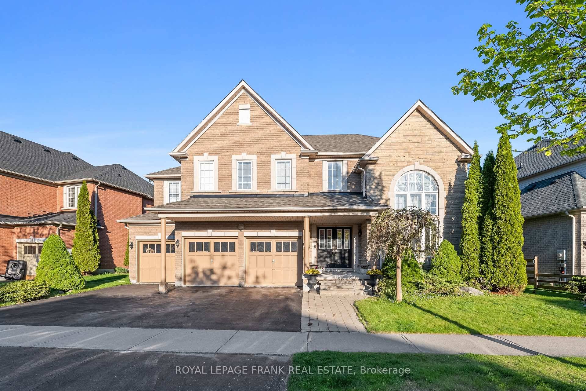 Welcome to this stunning 4 bedroom, 4 bathroom executive home situated on a premium 71 x 151 lot, one of the largest lots in one of Uxbridge's most sought after ...