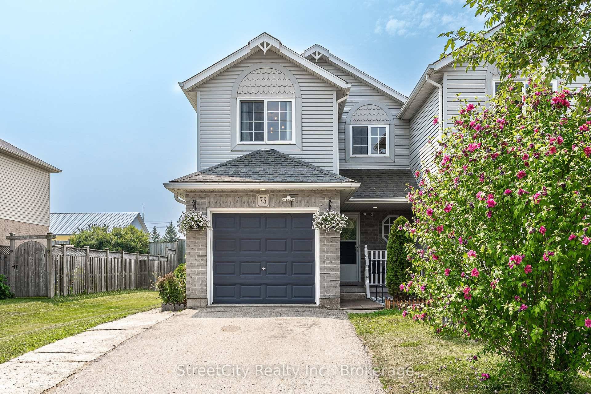 BEAUTIFULLY MAINTAINED 3 BEDROOM, 3 BATHROOM SEMI DETACHED MOVE IN READY PERFECT FOR FIRST TIME HOME BUYERS OR THOSE LOOKING TO UPSIZE !