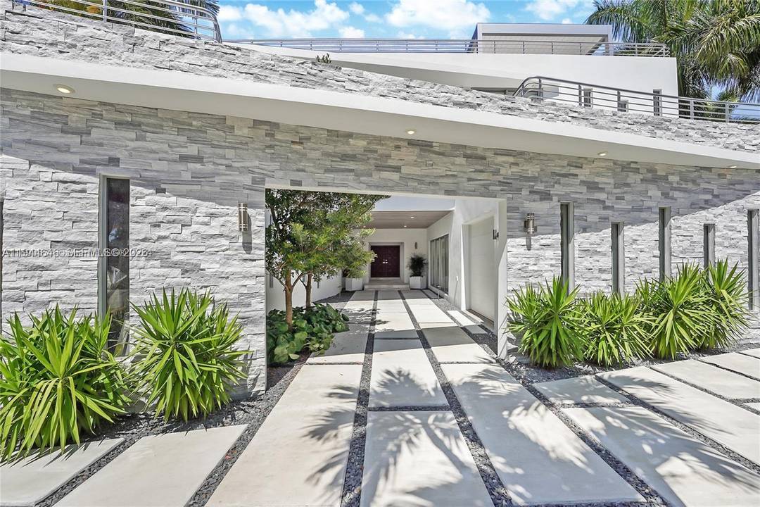 Panoramic Bay Views modern 2 story Morningside Community Villa with new 2020 addition 5470SF AC 4470SF 5 beds 5 Baths, Cathedral Ceilings, Office Gym, Breakfast Area, Library, Living Family rooms ...