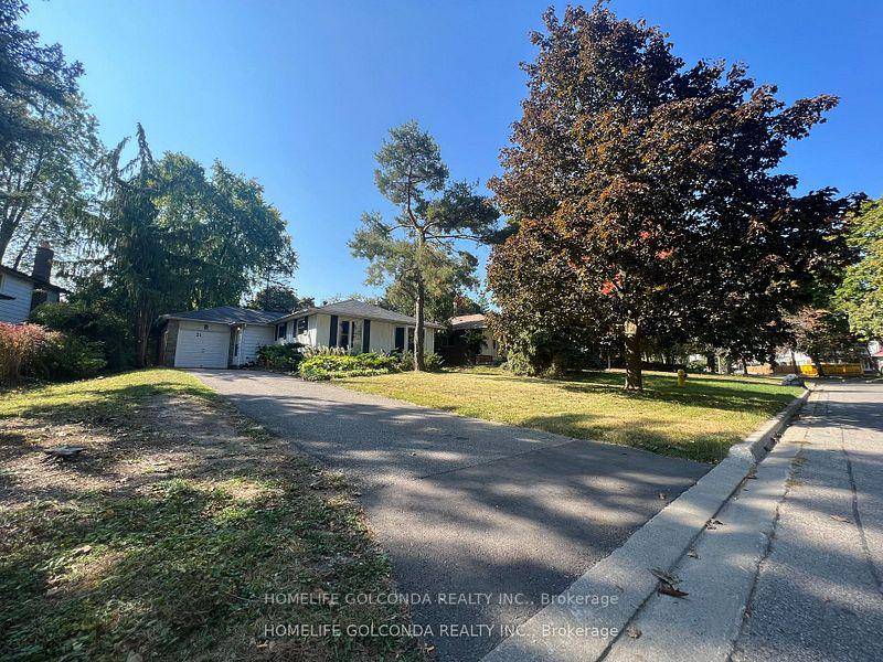 Located in High Demand Conservation Area in the desirable Bullock Community.