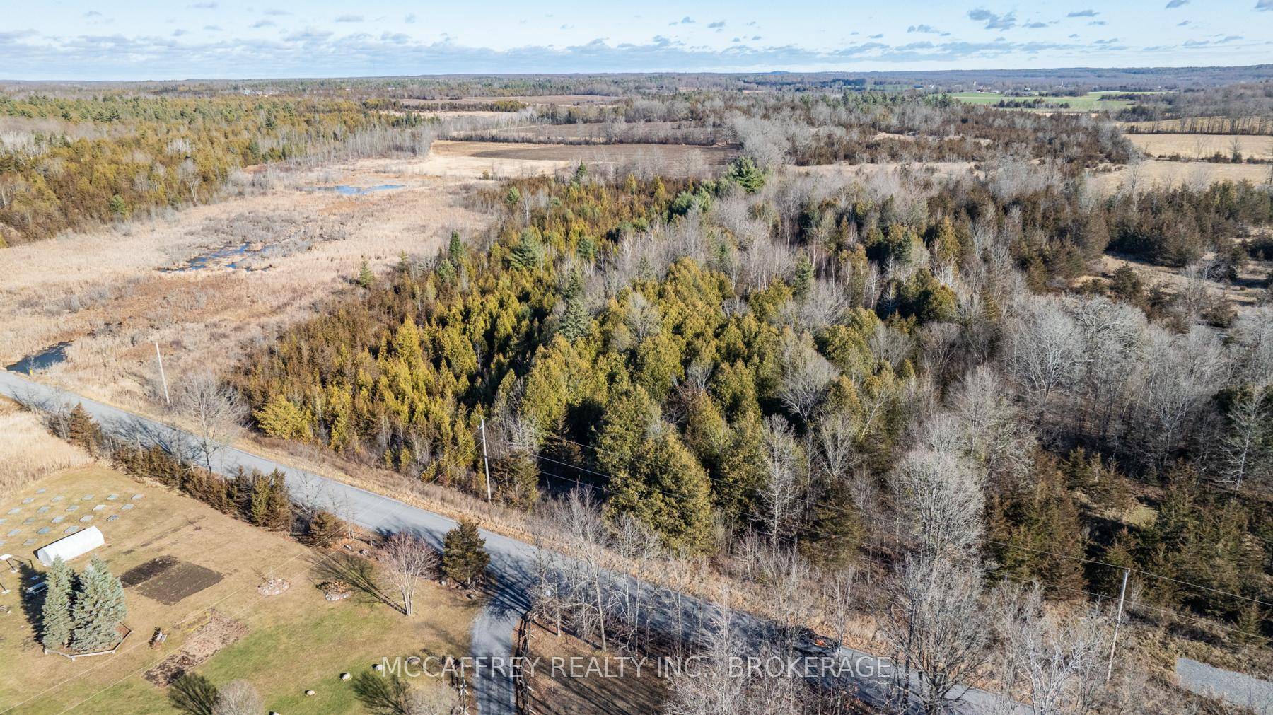 Wonderfully natural rural property with 1.