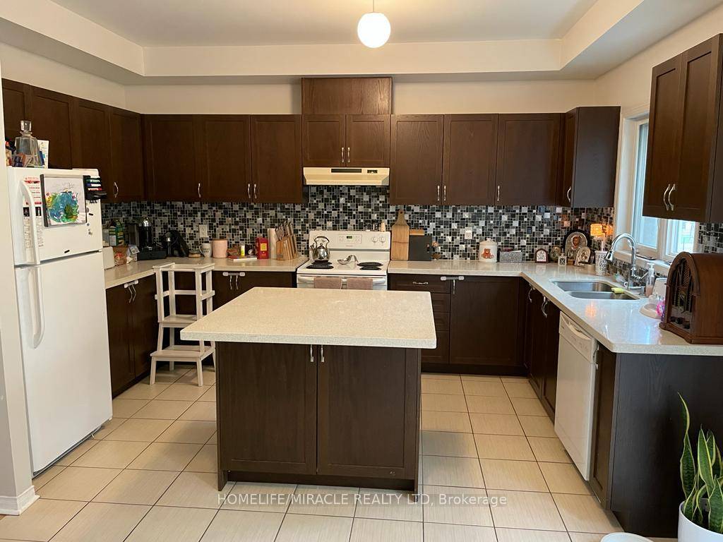 A Beautiful Semi detached House With Appealing Features With More Than 2100 Sqft Living space.