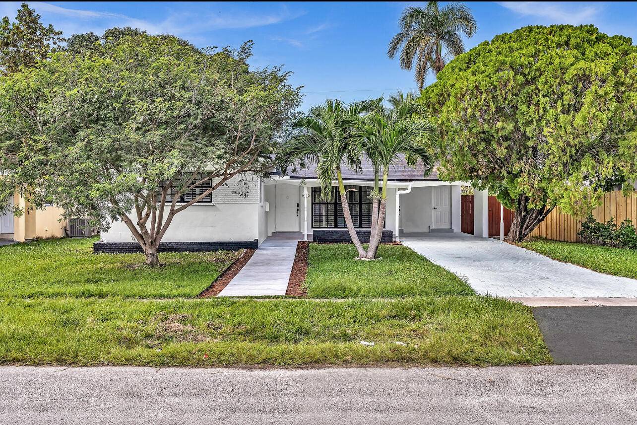 Fully Renovated Furnished Single Family Home in East Hollywood.