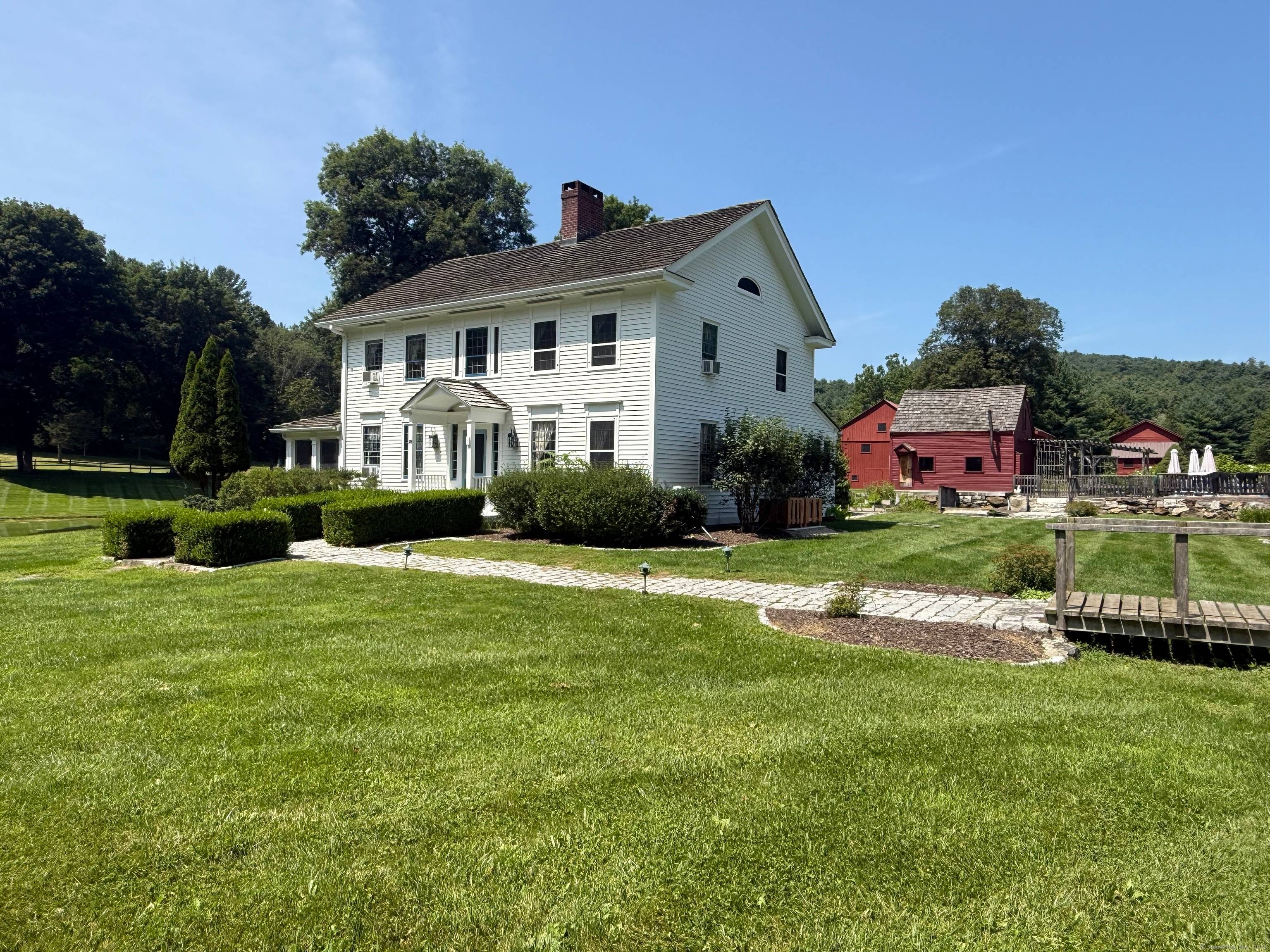 SEASONAL RENTAL LAKEVILLE ESTATE October 1st May 1st Experience the timeless elegance of this 1827 antique home on a spectacular 22 acre private estate.