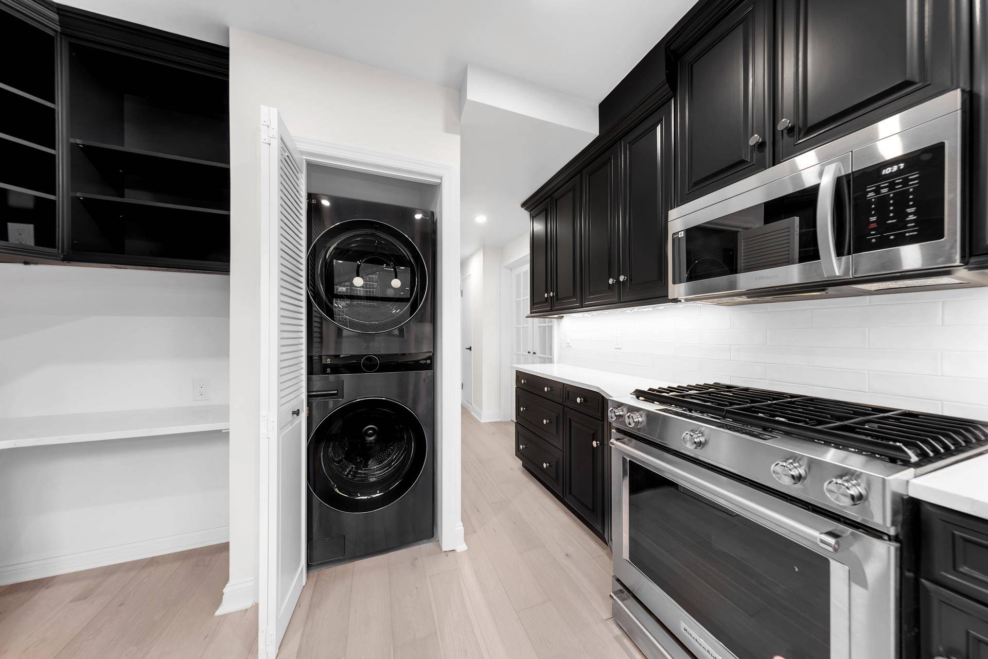 Magnificent Midtown Condo Newly Renovated amp ; Move In Ready !