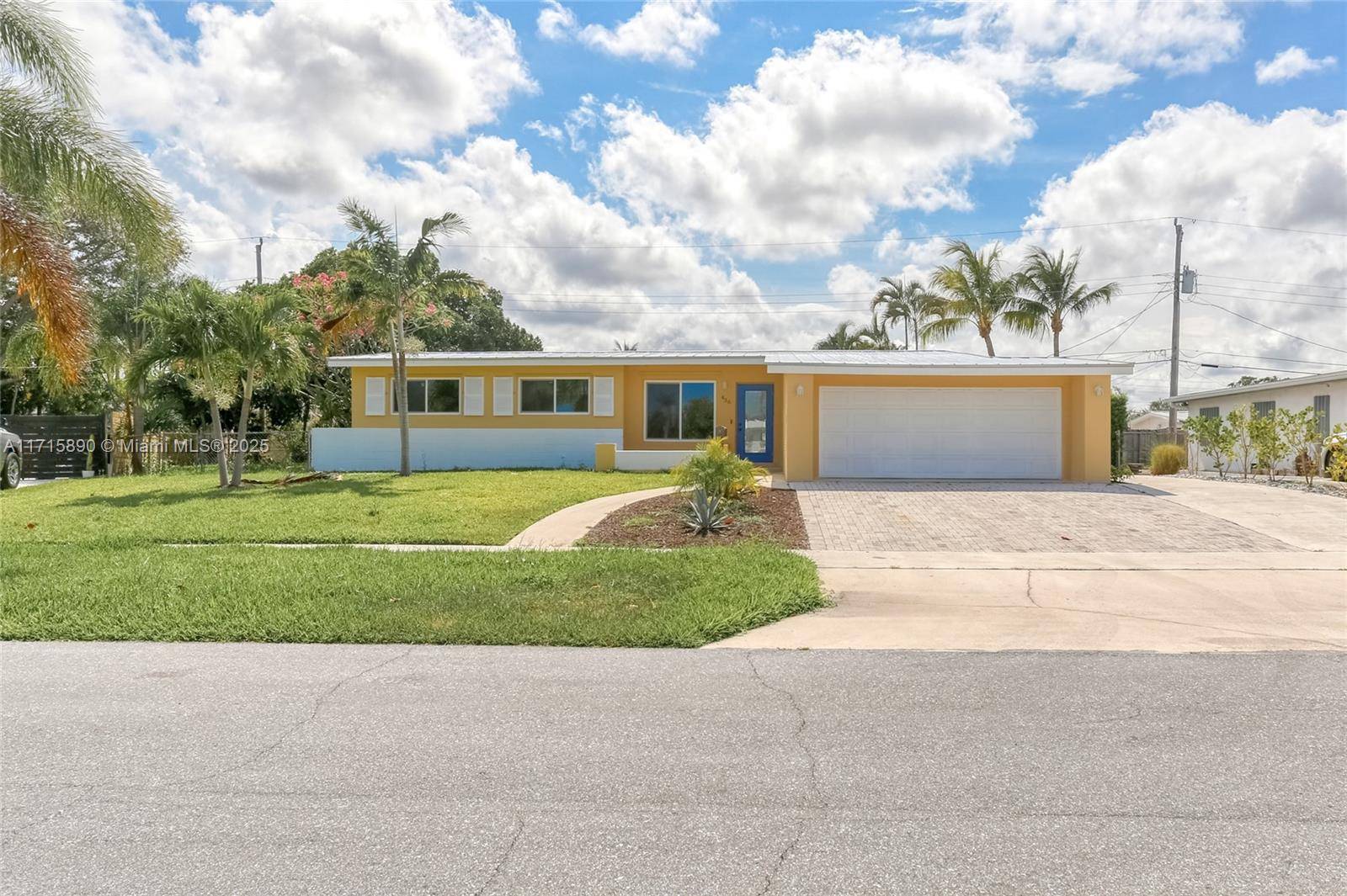 Beautifully updated single family home in North Palm Beach.