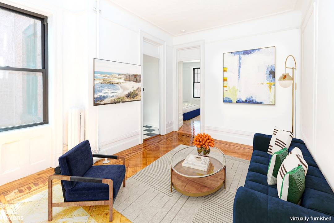 Rare Find ! ! With unlimited subletting allowed from day 1 of ownership, this 1 bedroom home straddling Greenwich Village and the West Village is the perfect investment, pied a ...