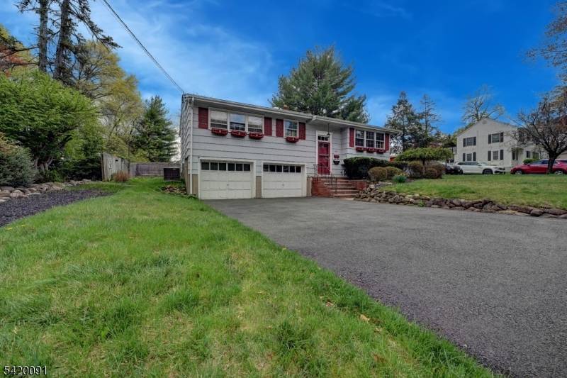 Spacious 3 Bedroom, 2 Bathroom home located in one of Emerson's most desirable neighborhoods.