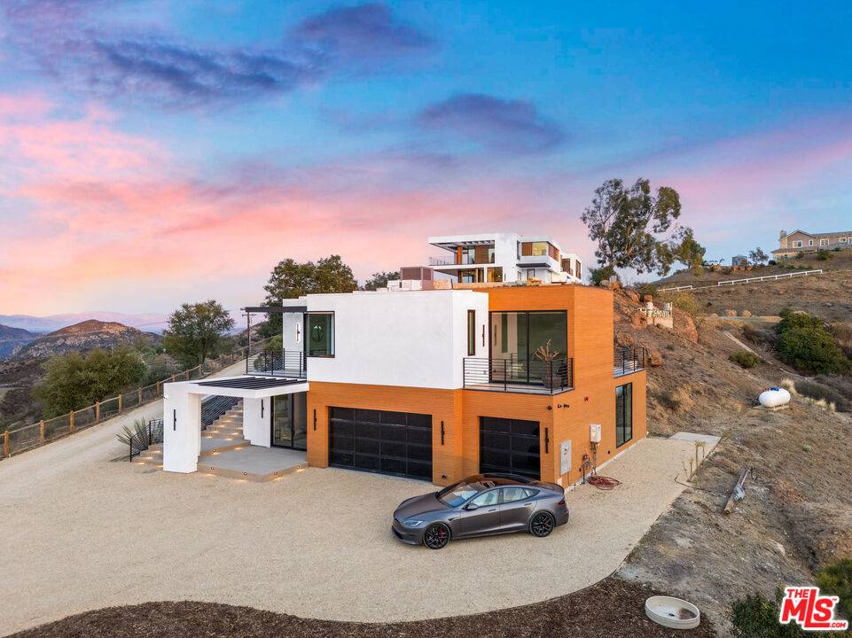 32180 Mulholland Hwy 3.0 Malibu LA