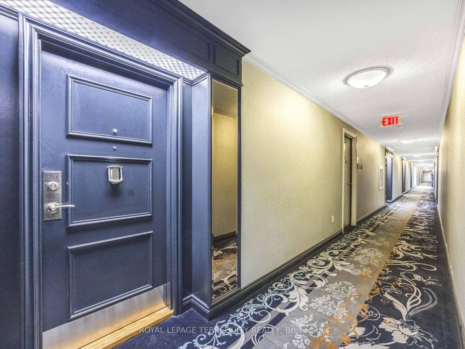 Large 1440 sq. ft. 2 1 Corner Suite at Walden Pond 1 With a North View of the Pond and West View of the Trees !