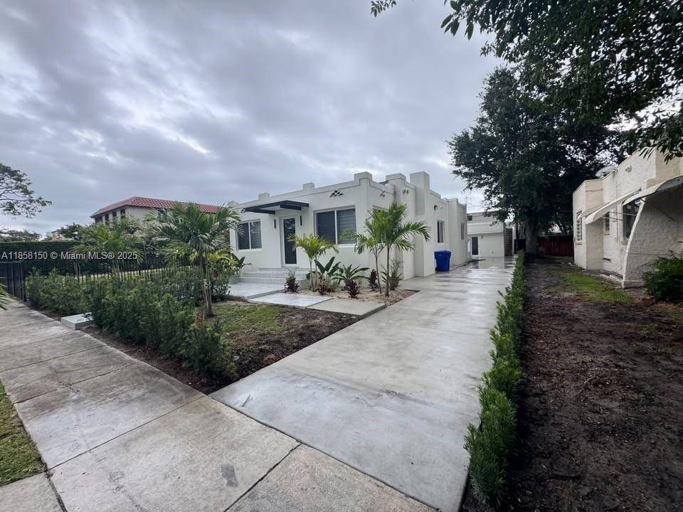 Welcome to this beautiful and highly desirable Shenandoah home built in 1942.
