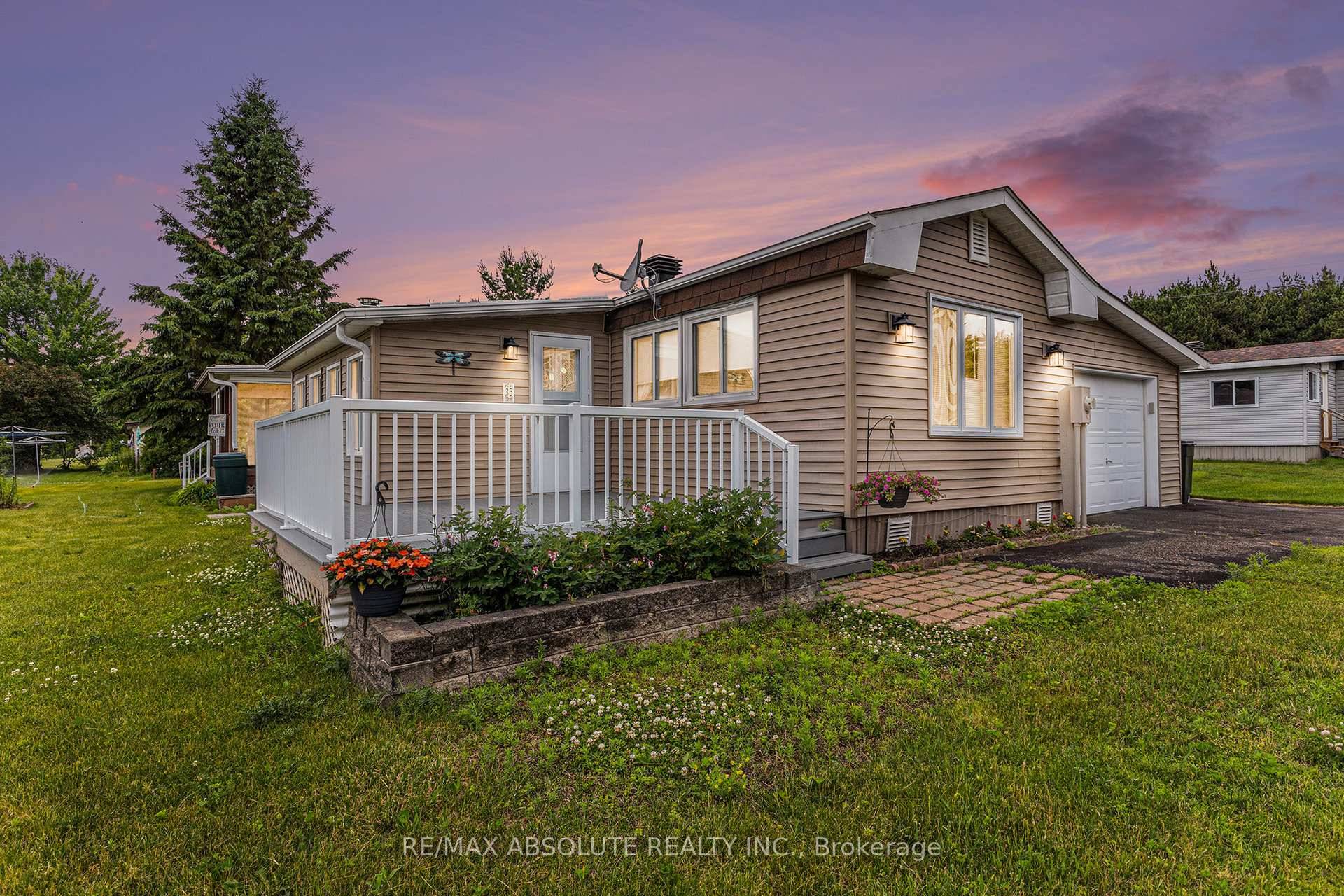 Welcome to 35 Woodside Lane Glenalee Trailer Park, White Lake Come experience the community lifestyle on beautiful White Lake.
