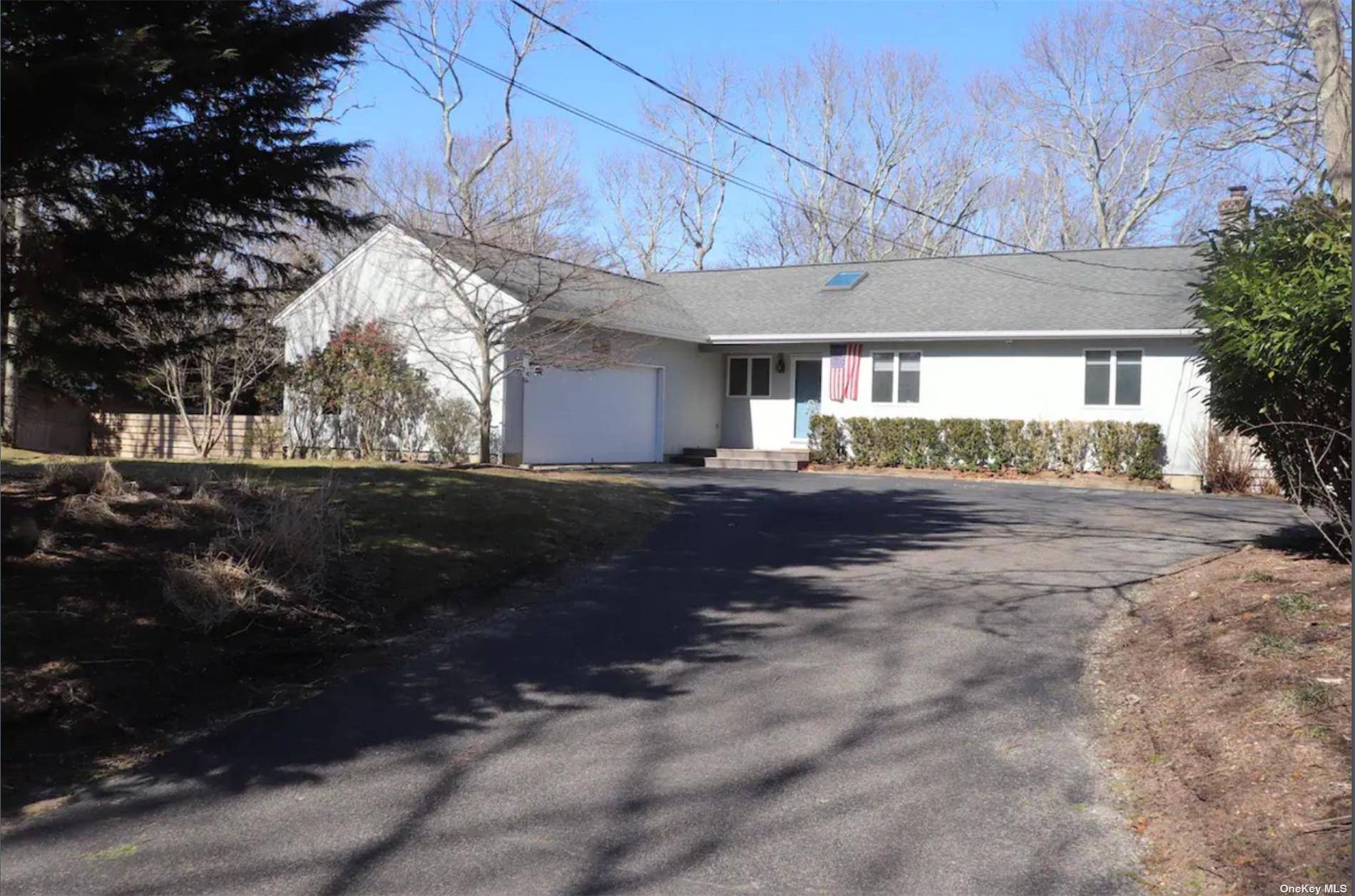 This 3 Bedroom, 2 bathroom, modern home is the perfect centrally located Hamptons getaway !