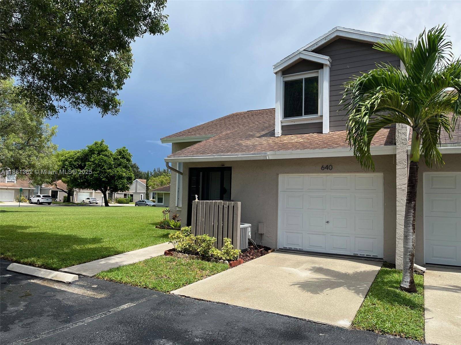 Beautifull 3 bedroom, 2 1 2 bath corner townhouse with garage in the highly desirable Woodgate community of Sunrise.