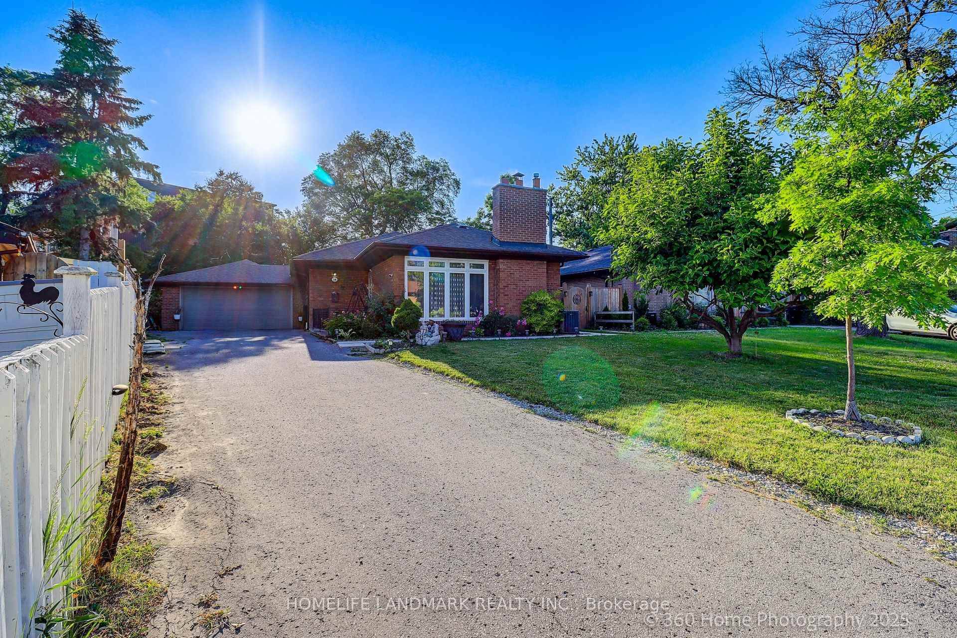 Welcome to 38 Moorecroft Cres !