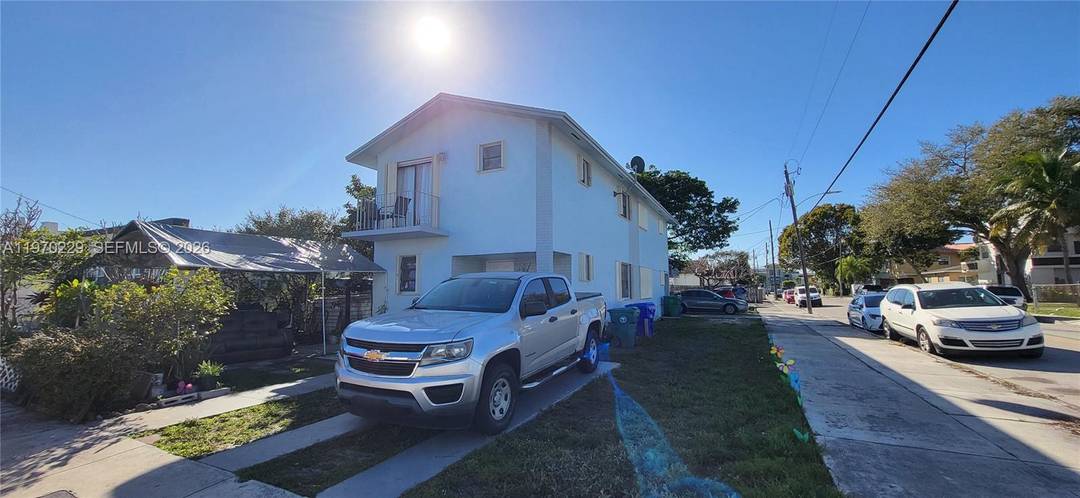 CORNER LITTLE HAVANA DUPLEX, ready for its next investor.