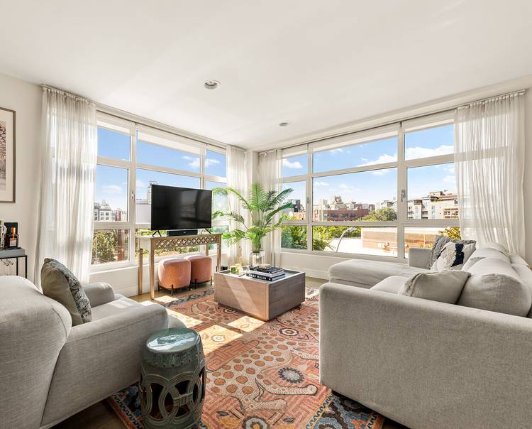 South, west, and east exposures pour light through nearly floor to ceiling windows in this sun filled 1, 143 SF, 2 bedroom 2 bathroom home on the border of Williamsburg ...