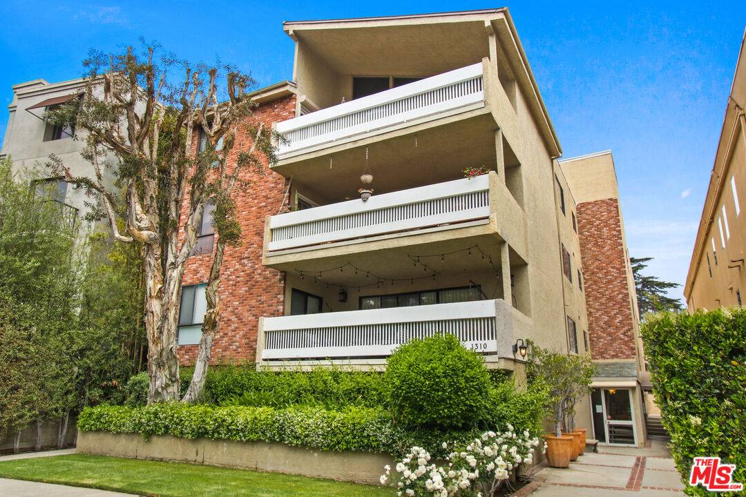 1310   Roxbury Dr 2BR Beverlywood La