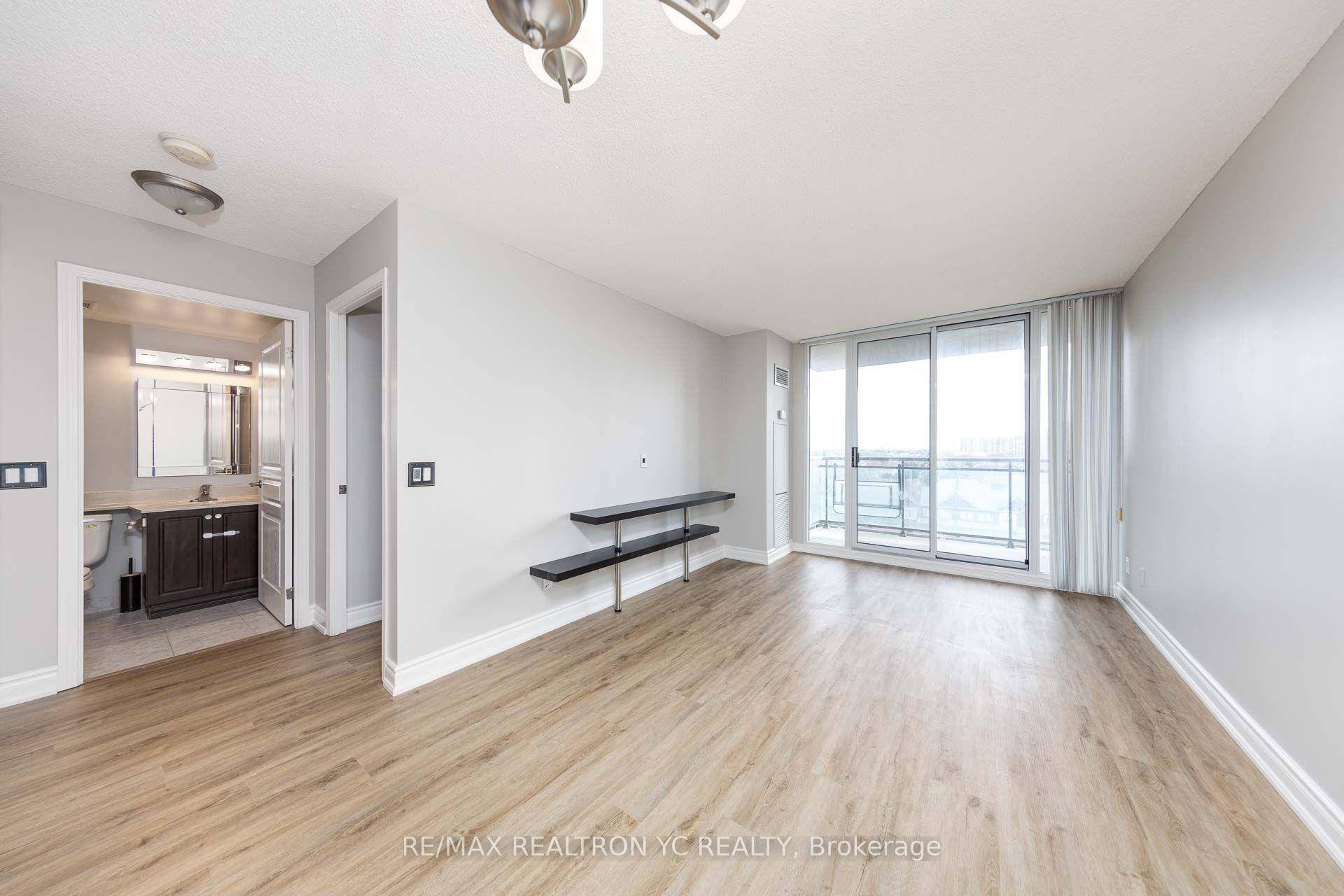 Look No Further ! Freshly Renovated Bright amp ; Spacious One Bdrm Den Unit as The Vineyards inRichmond Hill !