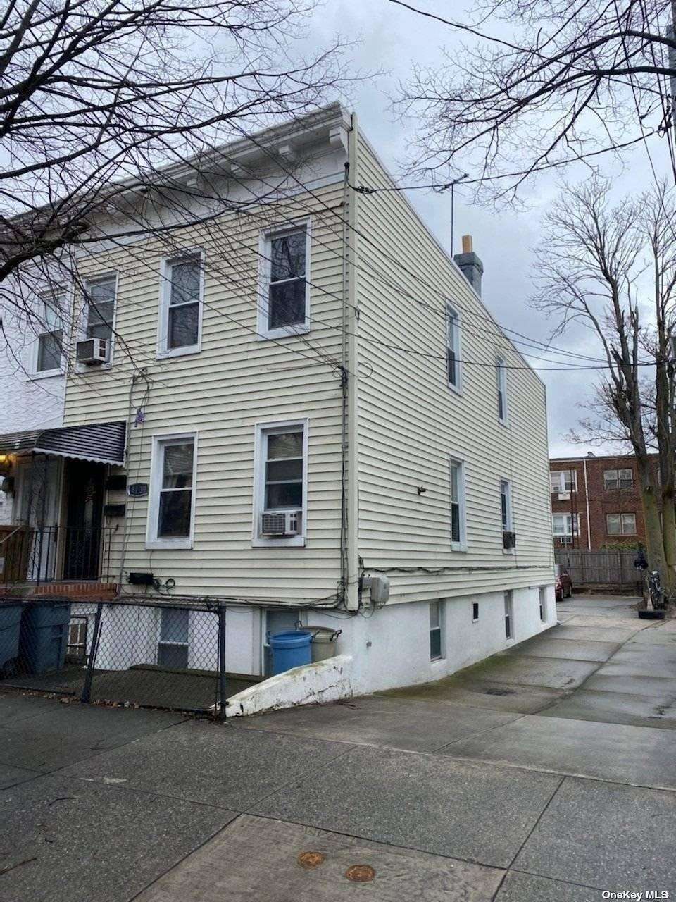 Ozone Park ; 3 Family ; 5 Bedrooms ; 3 Baths ; 3 Kitchens ; Private Driveway ; 4 Private Rear Parking Spot ; Gas Heat ; New Water Heater ...