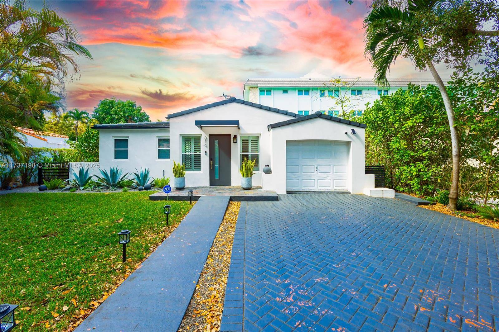 Beautiful Remodeled House in the Heart of Coral Gables !