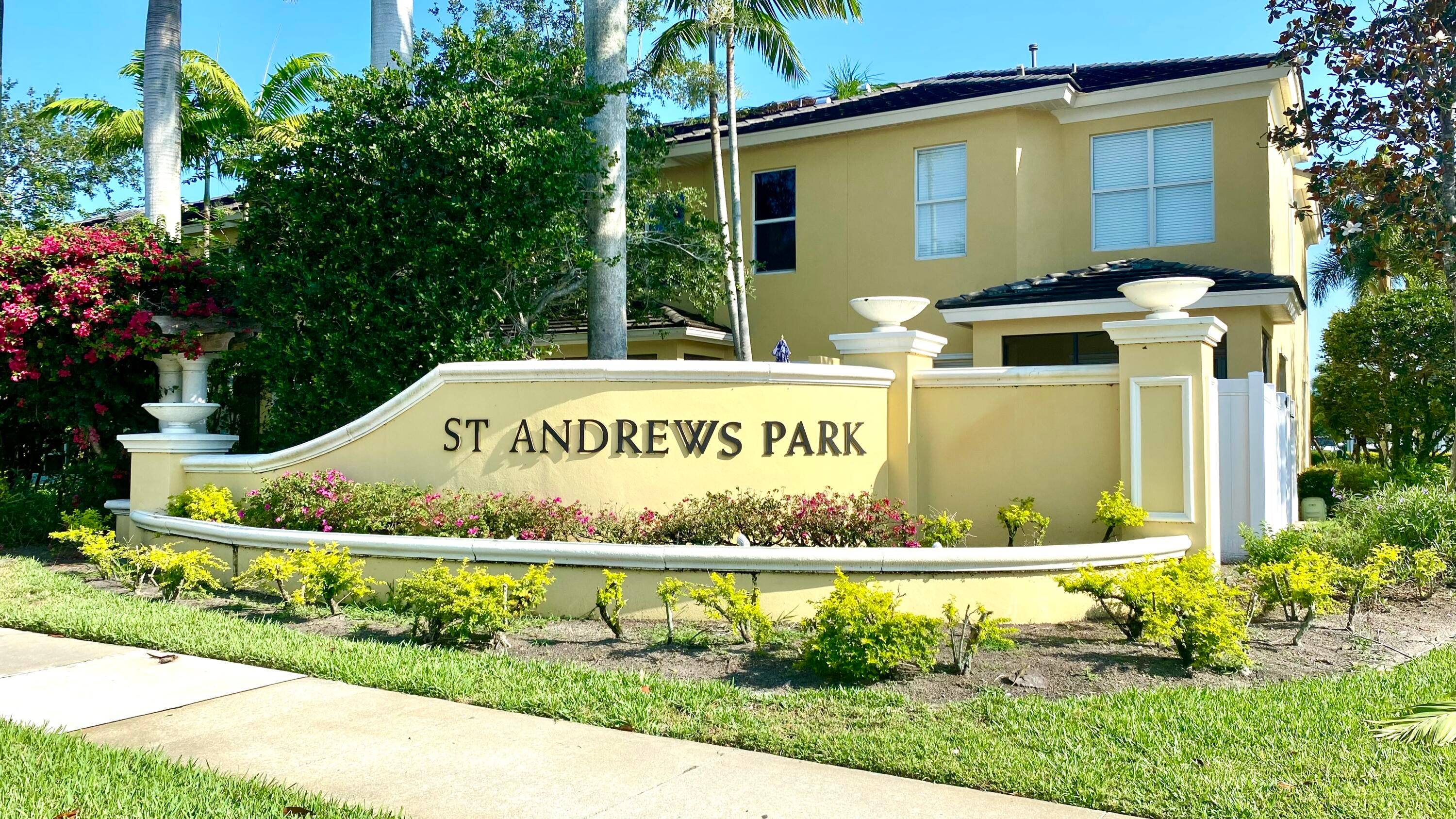 TRANQUIL AND PRIVATE TOWNHOME LIVING.