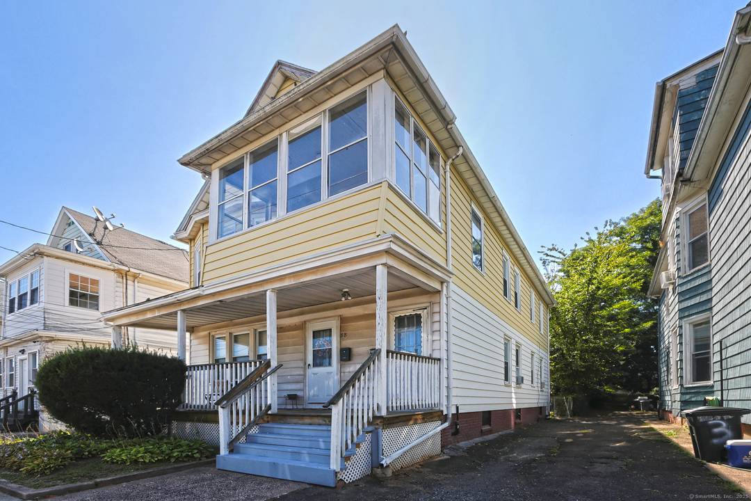 Opportunity knocks with this fantastic investment possibility for the savvy investor or owner occupant looking for extra income.