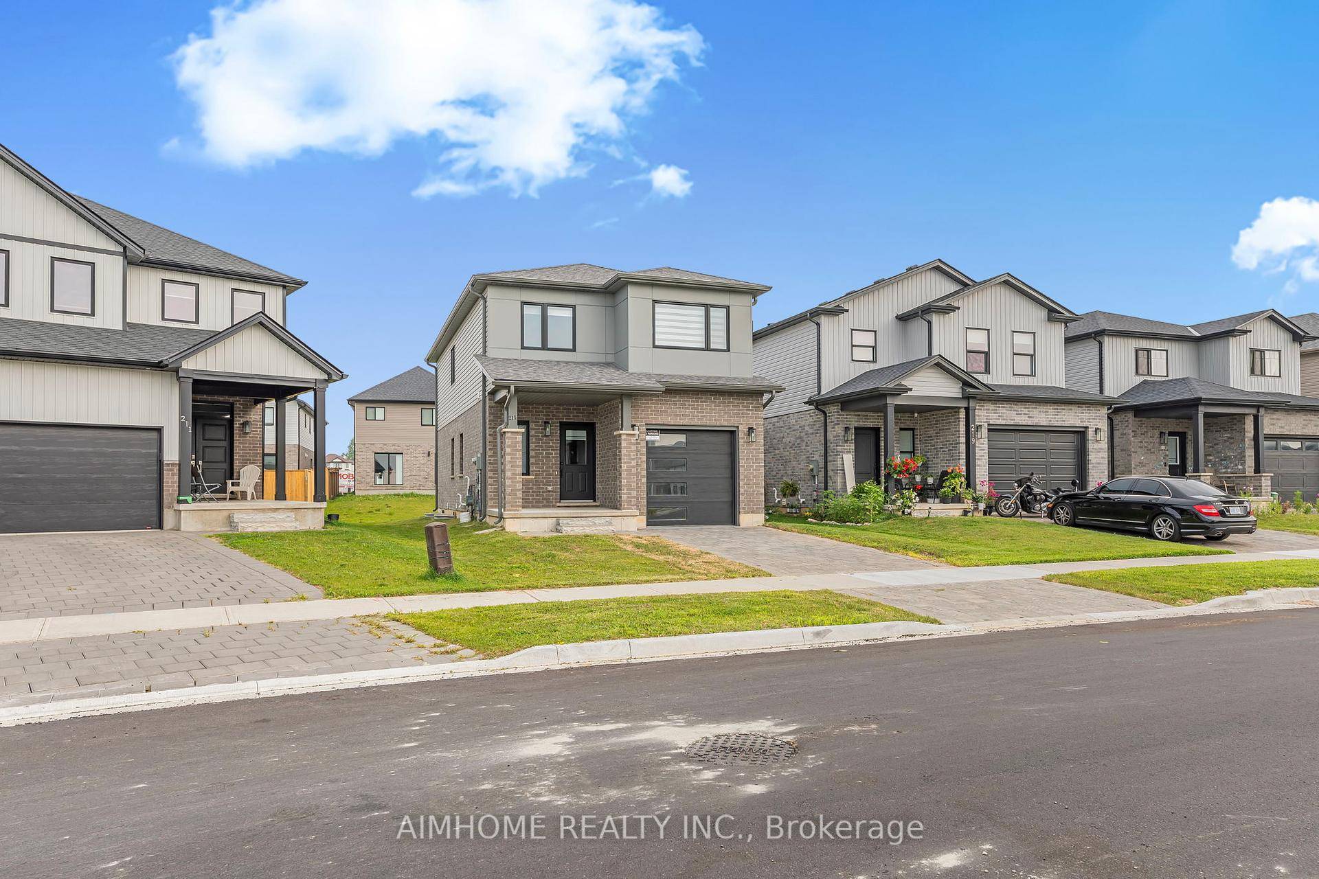Located in South London's Middleton community, this 4 bedroom, 2.