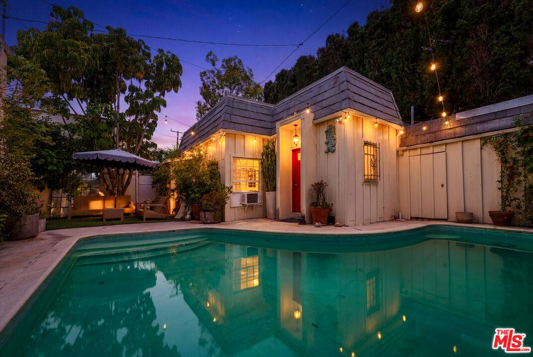 8998  Lloyd Pl 3BR Beverly Grove La