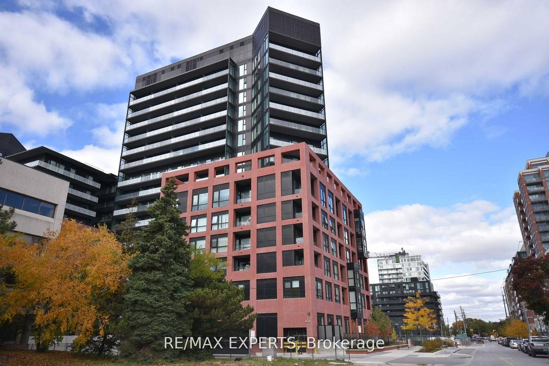 STUNNING, FURNISHED ! WITH BREATHTAKING VIEW TO DOWNTOWN OF TORONTO, CN TOWER AND LAKE ONTARIO !