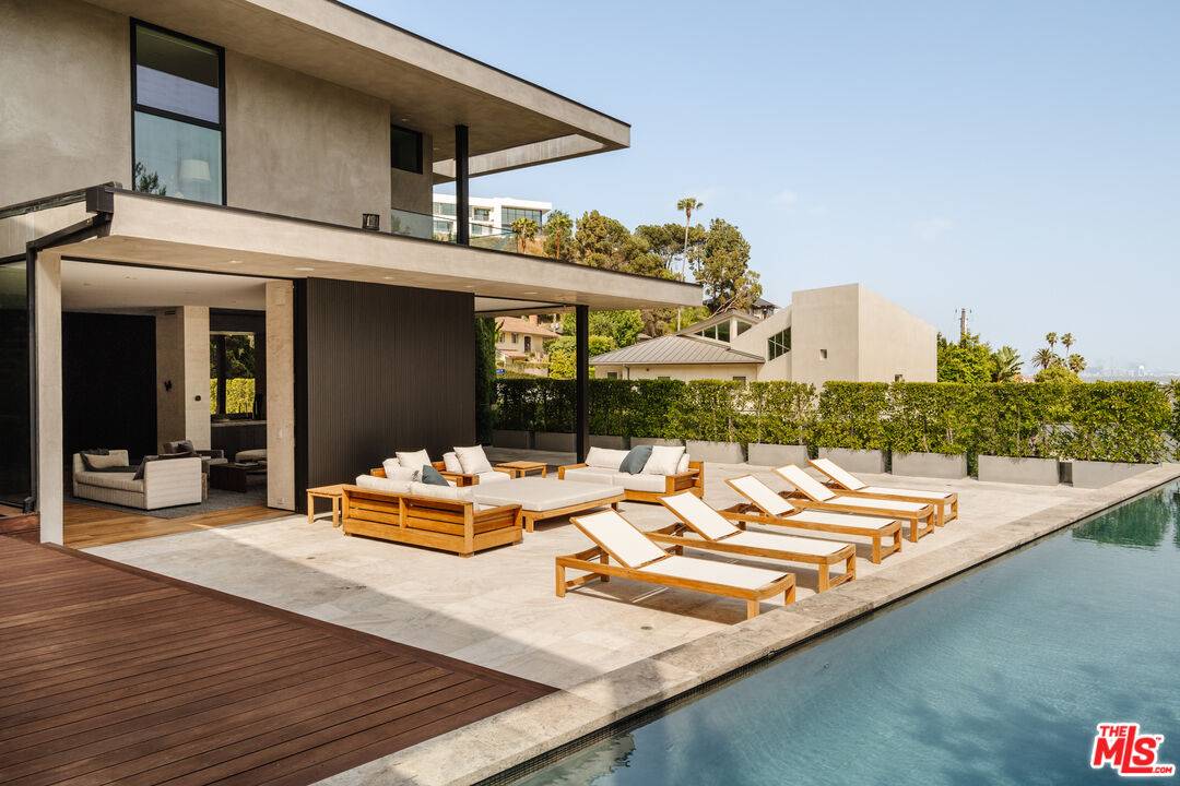 1383 Londonderry Pl 4BR Sunset Strip La