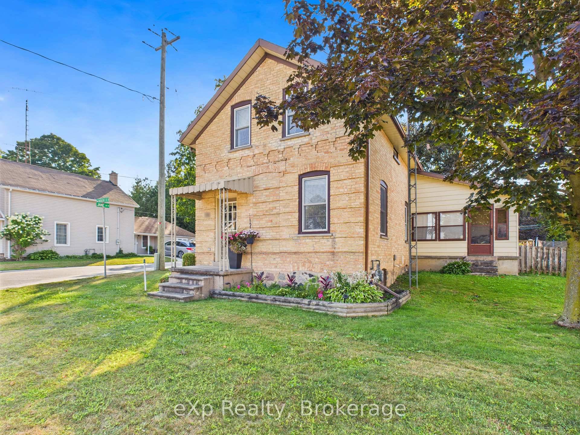 Located in a sought after community, this well kept home is a perfect choice for first time buyers or young families starting their home ownership journey.